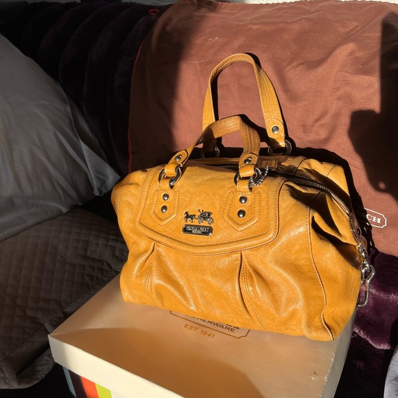 Coach mustard/Camel color handbag.. Leather…used - Picture 1 of 11